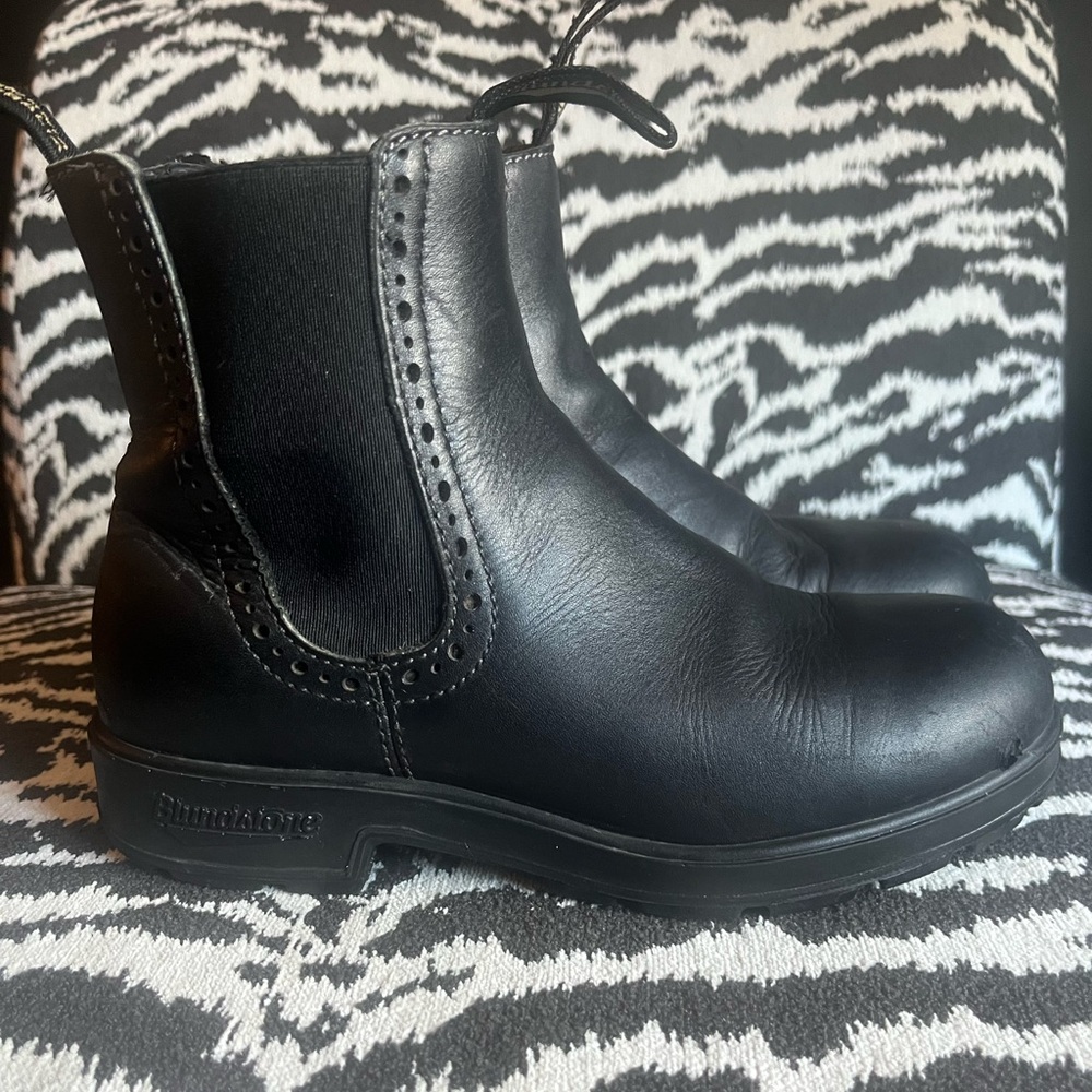 BLUNDSTONES Chelsea Boot sz 6
